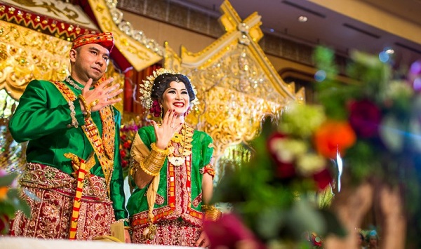 Detail Foto Model Pengantin Adat Bugis Nomer 54