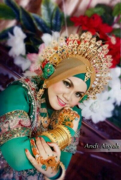 Detail Foto Model Pengantin Adat Bugis Nomer 8