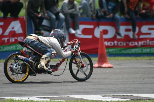 Detail Foto Motor Drag Sentul Nomer 21