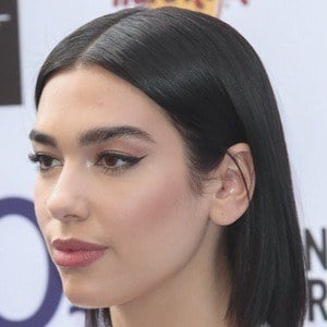 Detail Biografi Dua Lipa Nomer 30