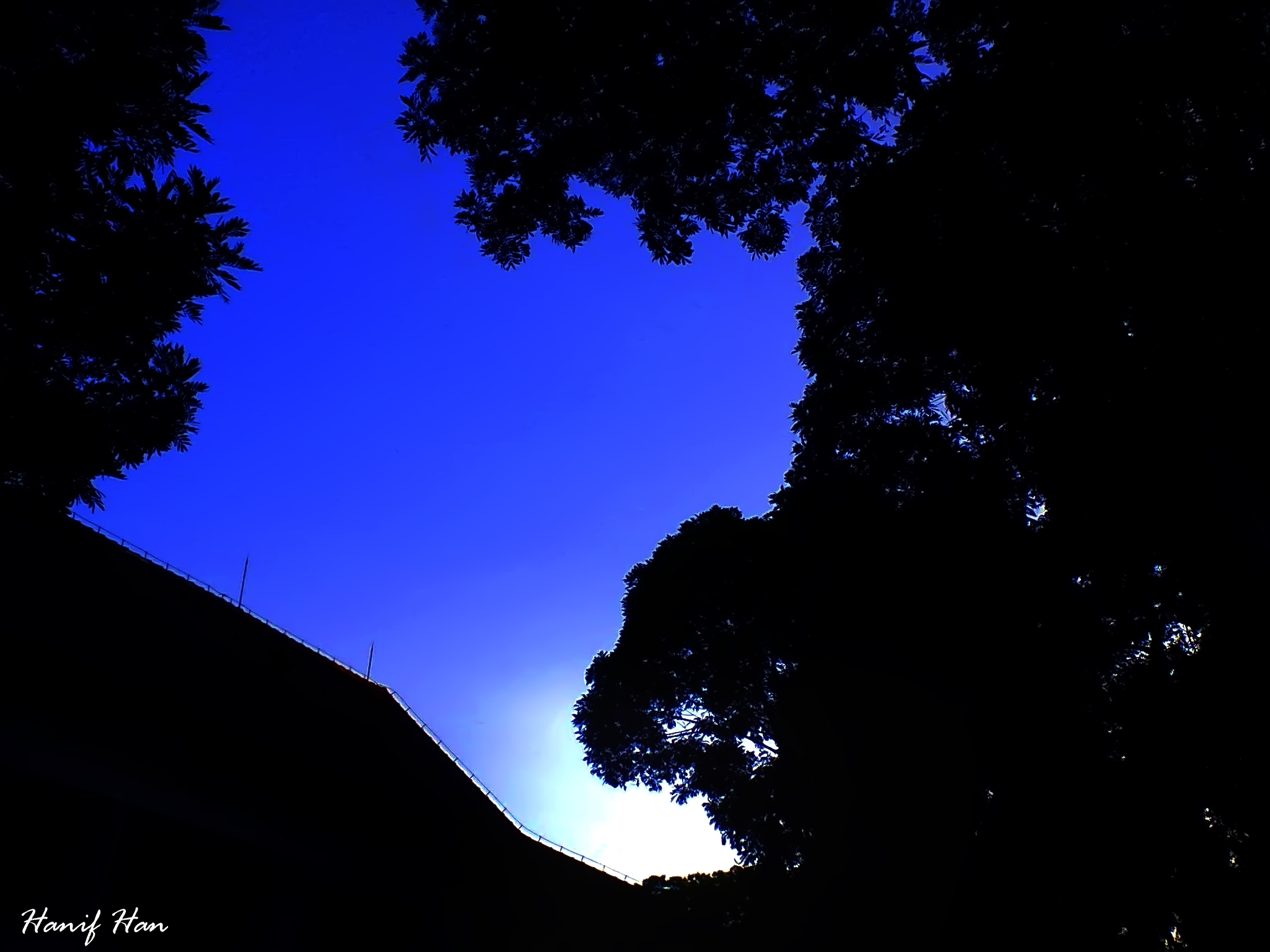 Detail Biru Dan Hitam Nomer 2