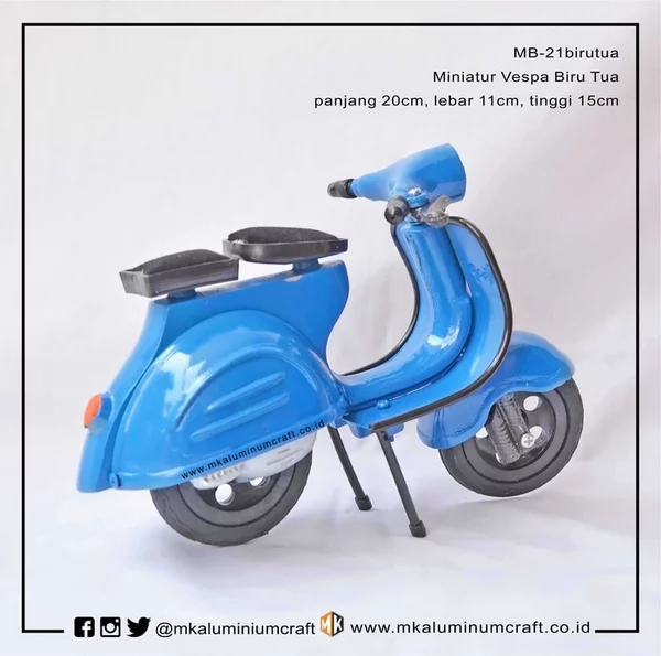 Detail Biru Klasik Nomer 24