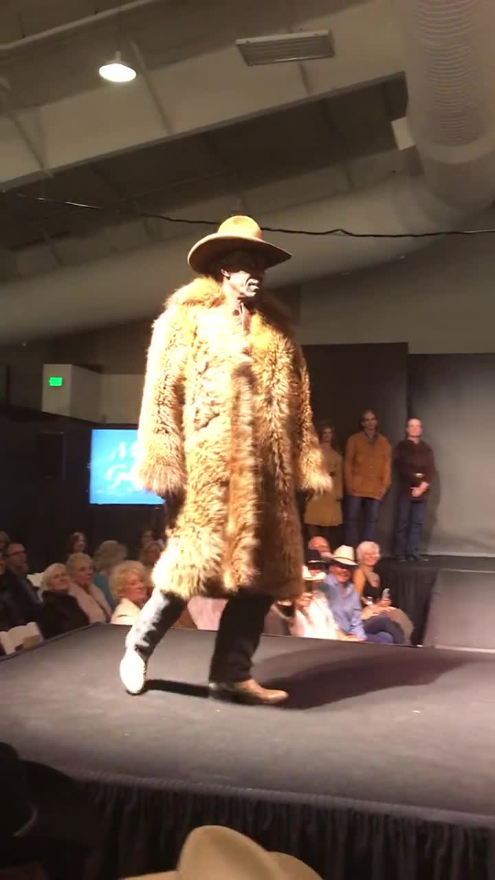 Detail Bison Fur Jacket Nomer 21