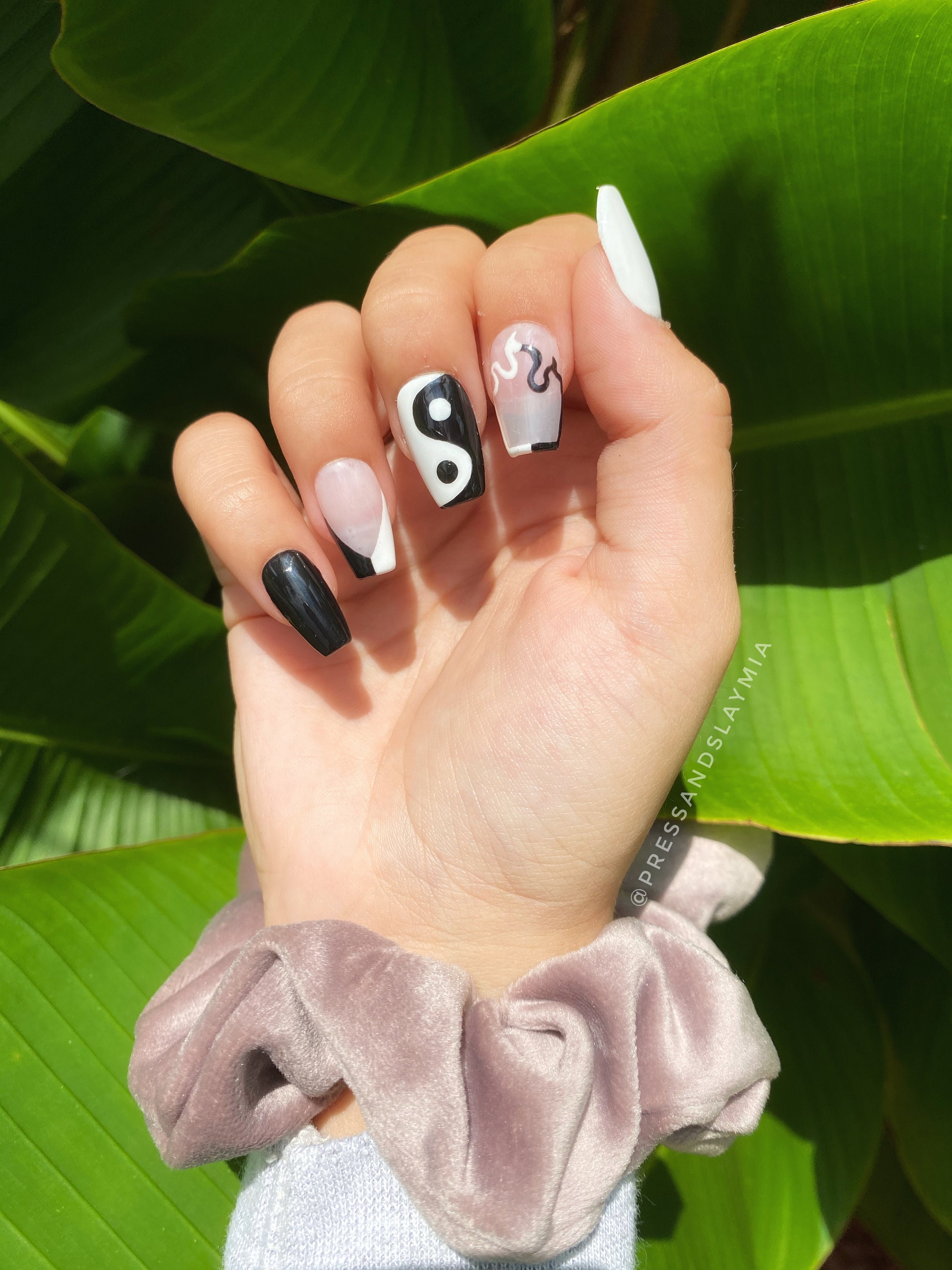 Black And White Yin Yang Nails - KibrisPDR