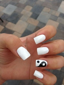 Detail Black And White Yin Yang Nails Nomer 29