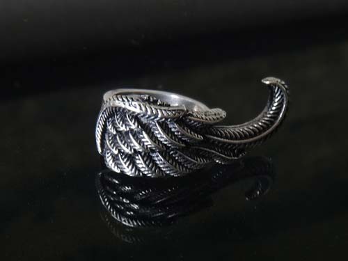 Detail Black Angel Wing Ring Nomer 10
