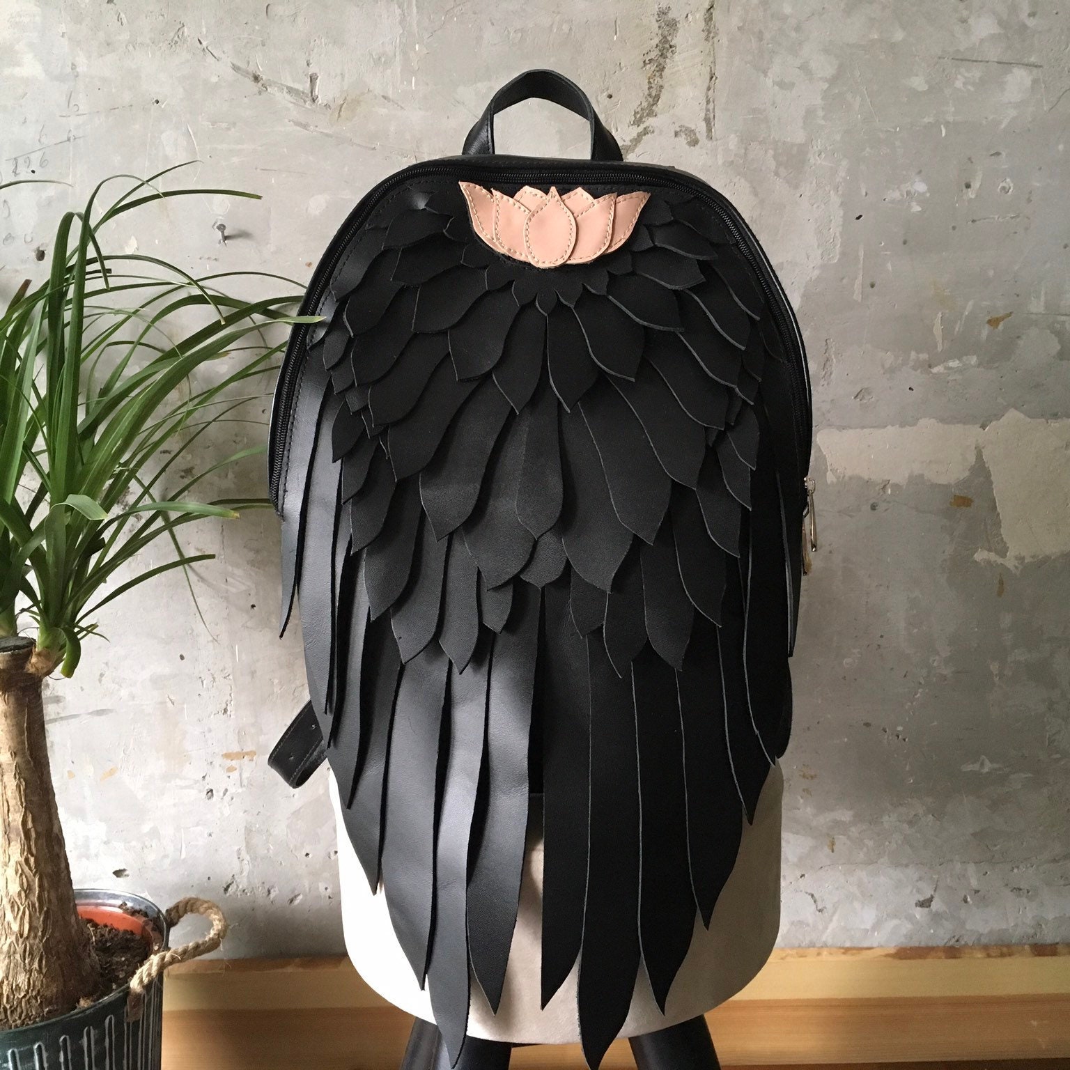 Detail Black Feather Wings Backpack Nomer 3