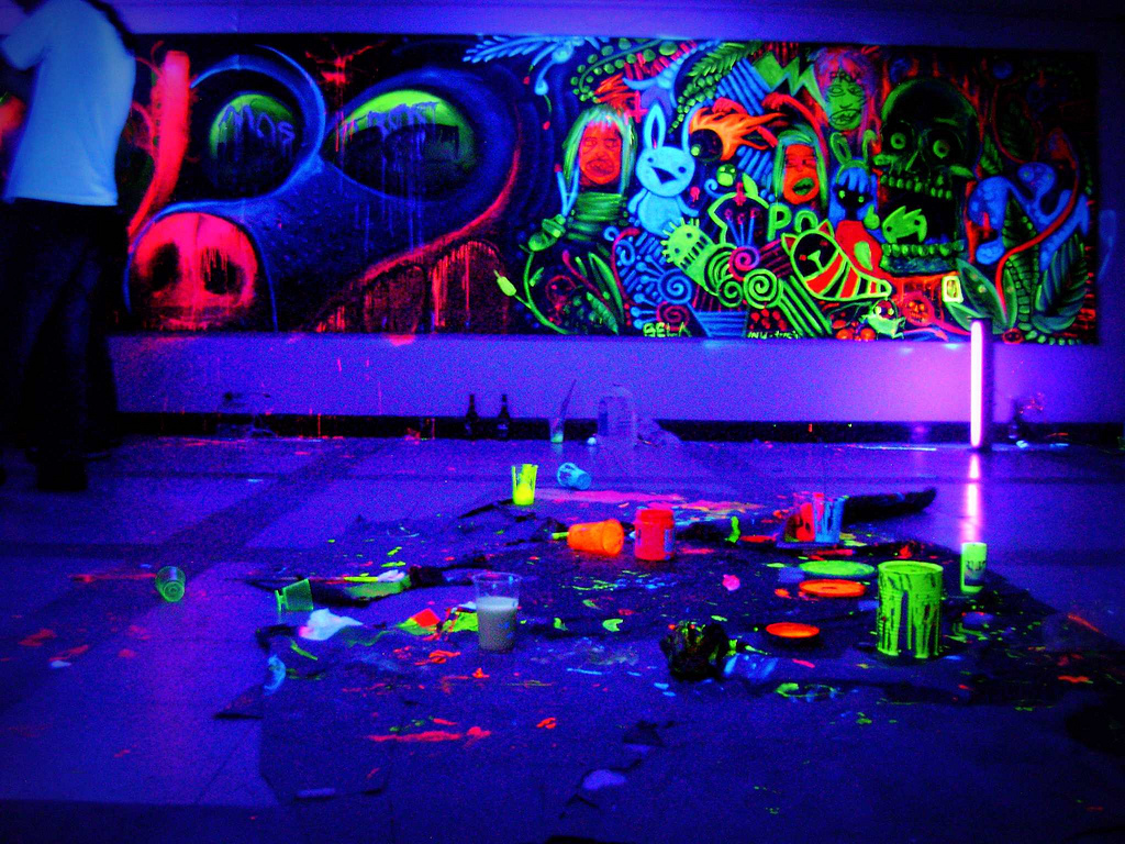 Detail Black Light Wallpaper Nomer 40