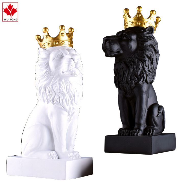 Detail Black Lion Statue With Gold Crown Nomer 40