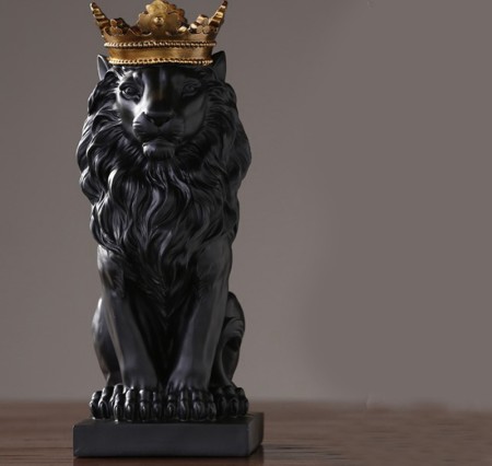 Detail Black Lion Statue With Gold Crown Nomer 57