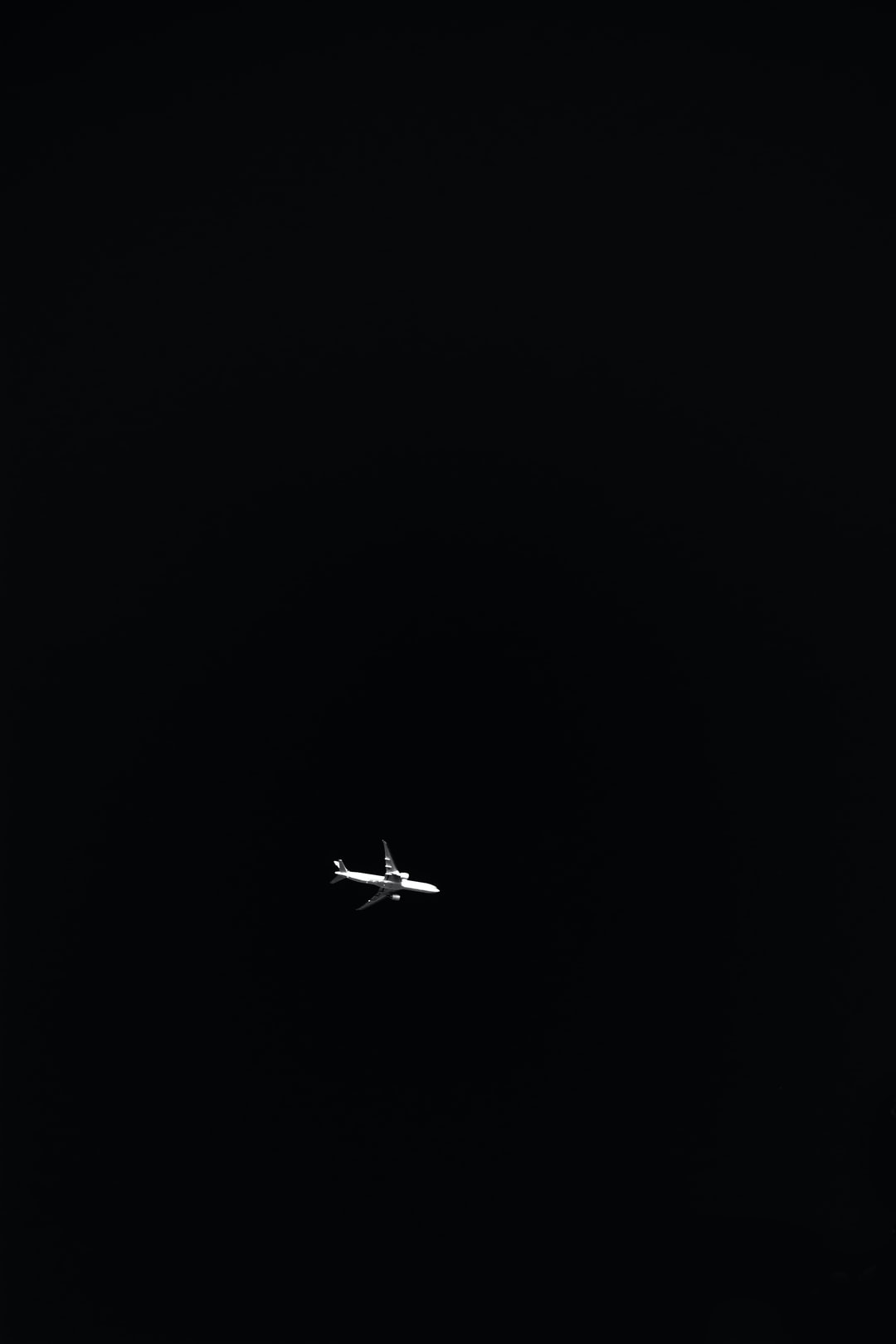 Detail Black Wallpaper Background Nomer 24
