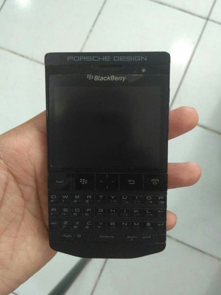 Detail Blackberry Porsche Design P9981 Nomer 48