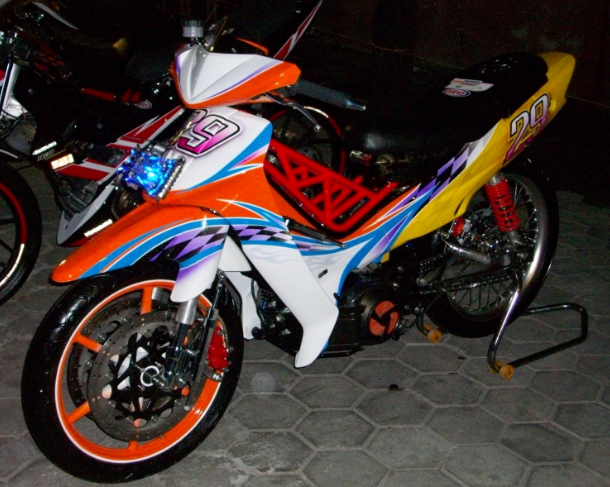 Detail Foto Motor Road Race Fiz R Nomer 43