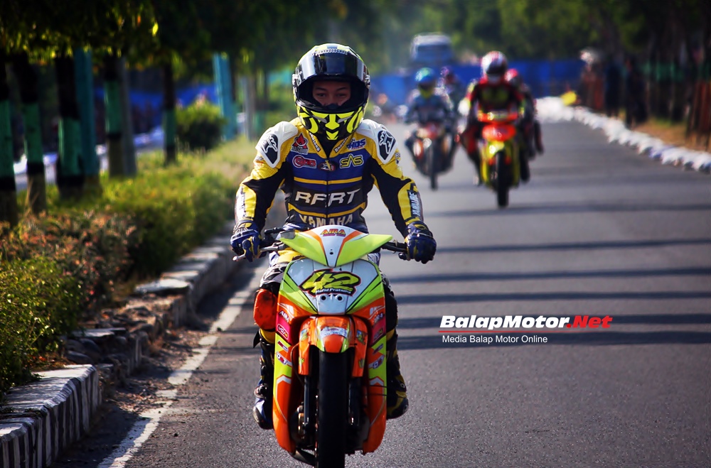 Detail Foto Motor Road Race Fiz R Nomer 7