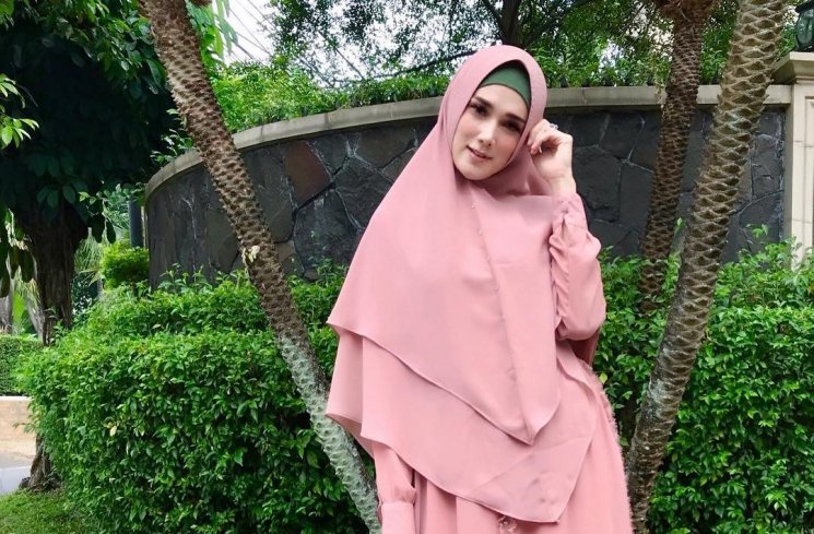 Detail Foto Mulan Jameela Berhijab Nomer 39