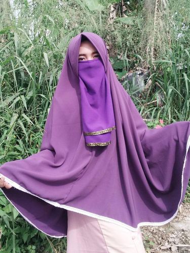 Detail Foto Muslimah Bercadar Dari Belakang Nomer 48