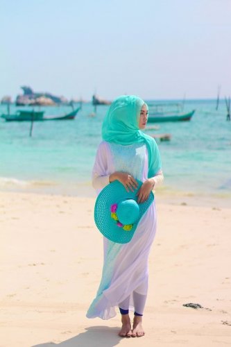 Detail Foto Muslimah Di Pantai Nomer 25