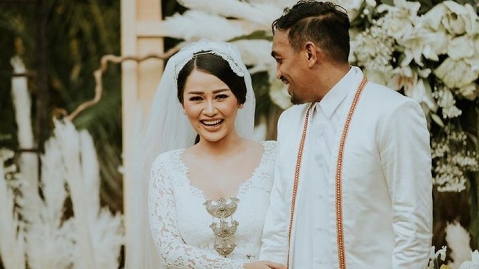 Foto Mutia Ayu Dan Glenn Fredly - KibrisPDR