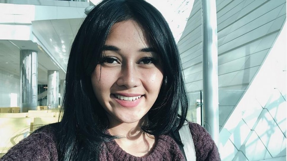 Detail Foto Mutia Ayu Dan Glenn Fredly Nomer 15