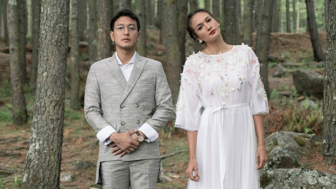 Detail Foto Nadine Chandrawinata Dan Dimas Anggara Nomer 21