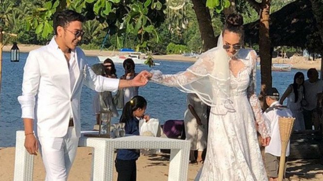 Detail Foto Nadine Chandrawinata Dan Dimas Anggara Nomer 43