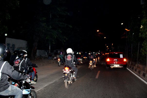 Detail Foto Naik Motor Malam Hari Nomer 13