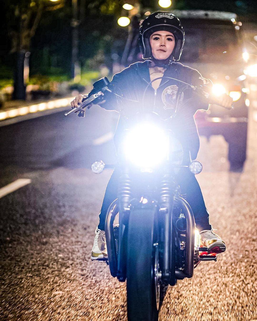 Detail Foto Naik Motor Malam Hari Nomer 26