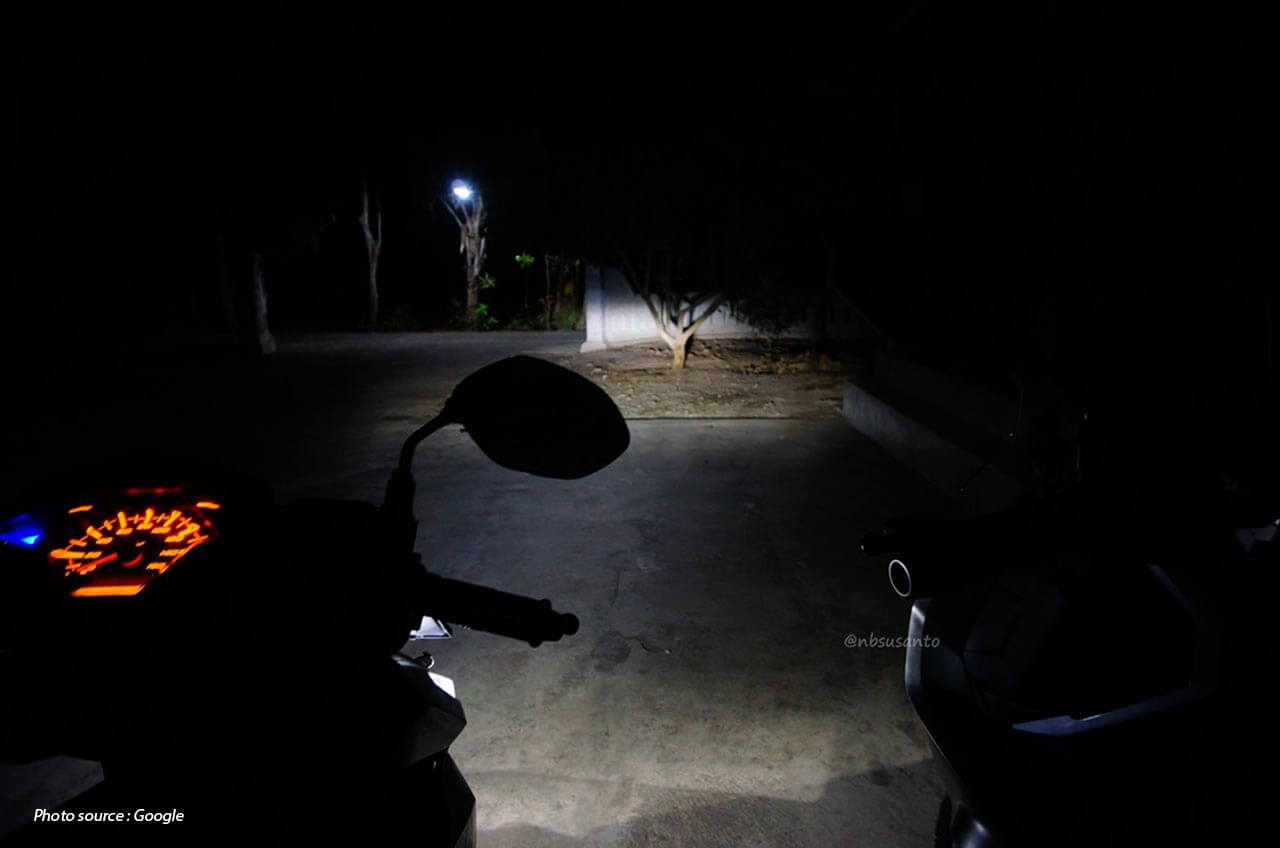 Detail Foto Naik Motor Malam Hari Nomer 4