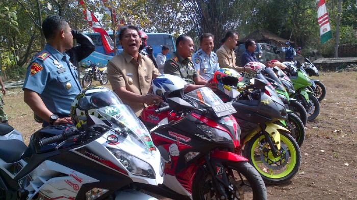 Detail Foto Naik Motor Ninja Nomer 37