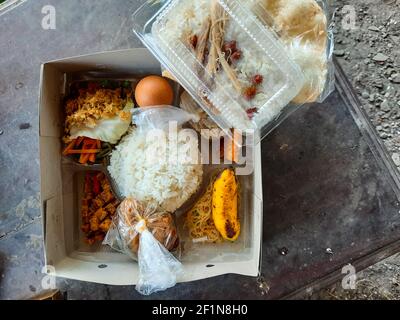 Detail Foto Nasi Kotak Dan Snack Nomer 16