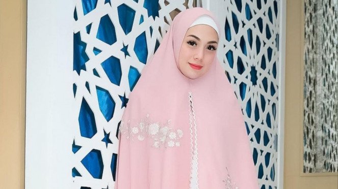 Detail Foto Natasha Wilona Berhijab Nomer 47