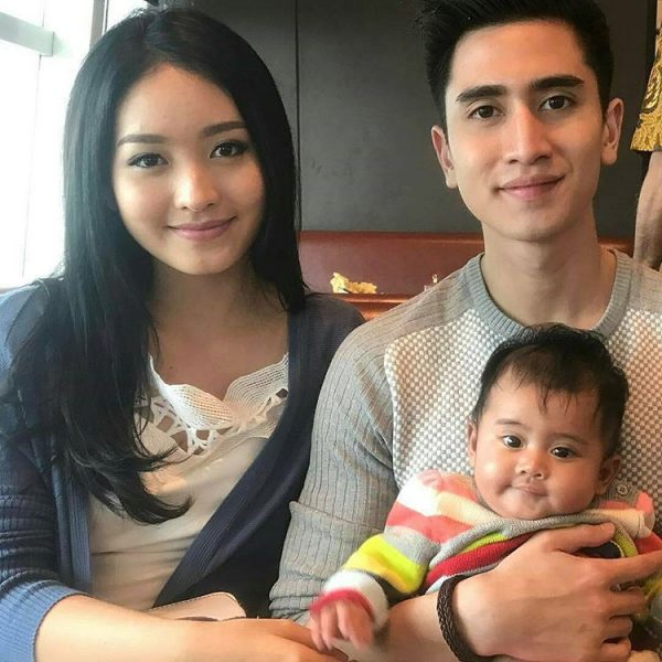 Detail Foto Natasha Wilona Dan Keluarga Nomer 27