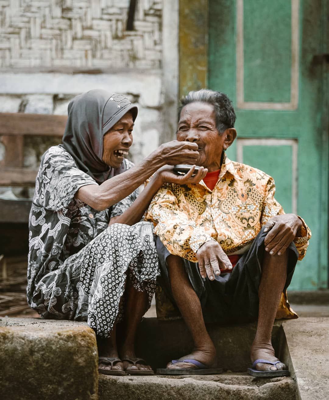 Detail Foto Nenek Sedih Nomer 17