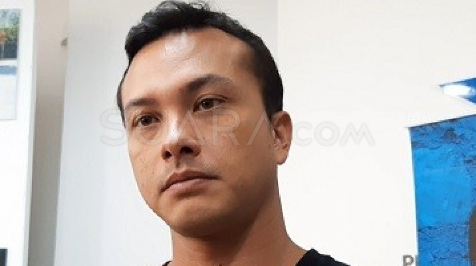 Detail Foto Nicholas Saputra Nomer 28