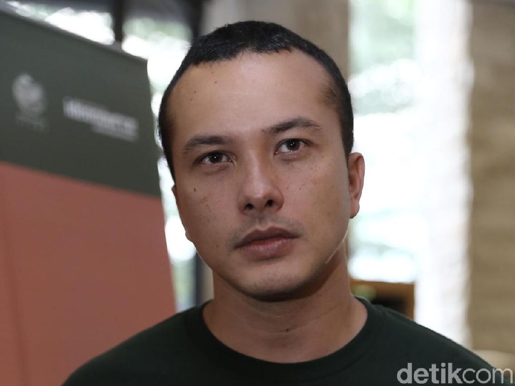 Detail Foto Nicholas Saputra Nomer 32