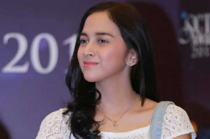 Detail Foto Nina Zatulini Dan Pacar Nomer 39