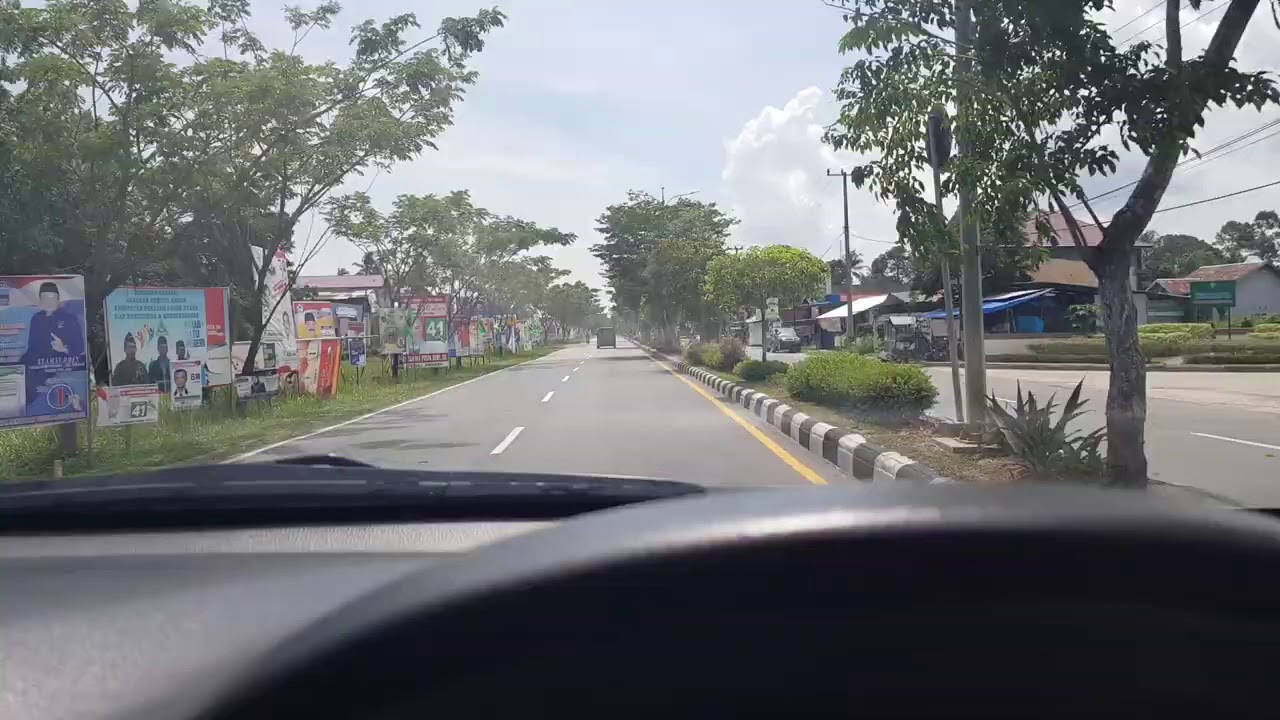 Foto Nyetir Mobil Siang Hari - KibrisPDR