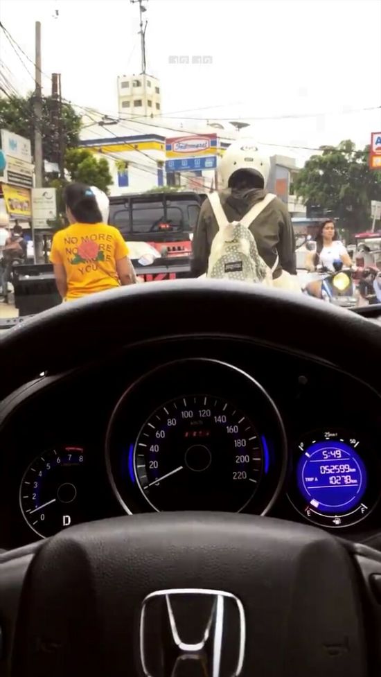 Detail Foto Nyetir Mobil Siang Hari Nomer 2