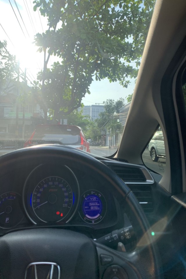 Detail Foto Nyetir Mobil Siang Hari Nomer 20