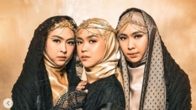 Detail Foto Oki Setiana Dewi Sebelum Berhijab Nomer 40