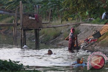 Detail Foto Orang Bab Sembarangan Nomer 14