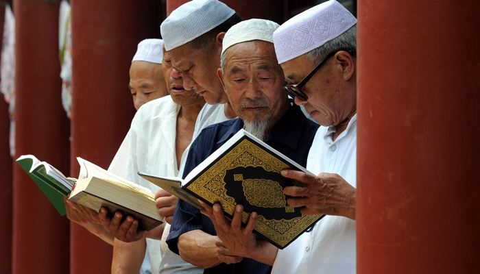 Detail Foto Orang Baca Alquran Nomer 48