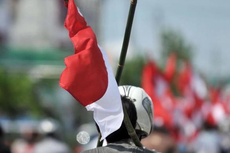 Detail Foto Orang Bawa Bendera Merah Putih Nomer 23