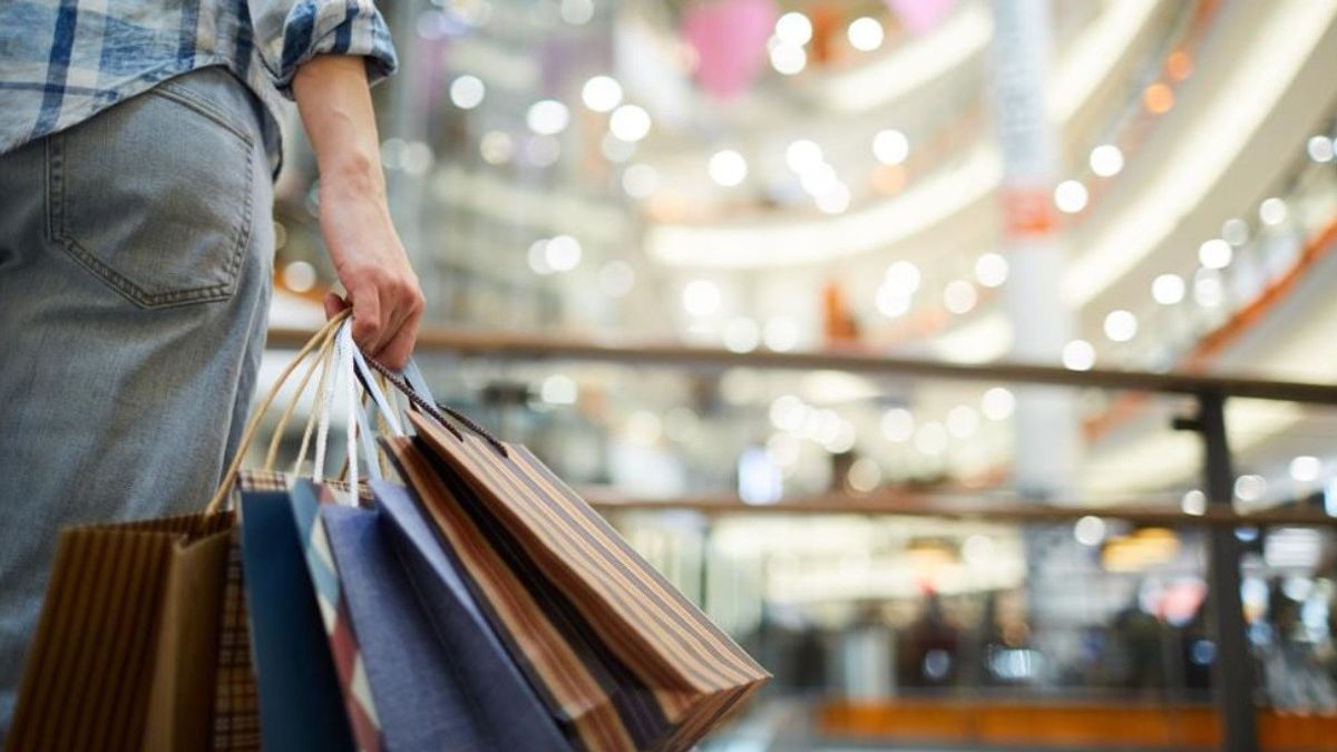 Detail Foto Orang Belanja Di Mall Nomer 36