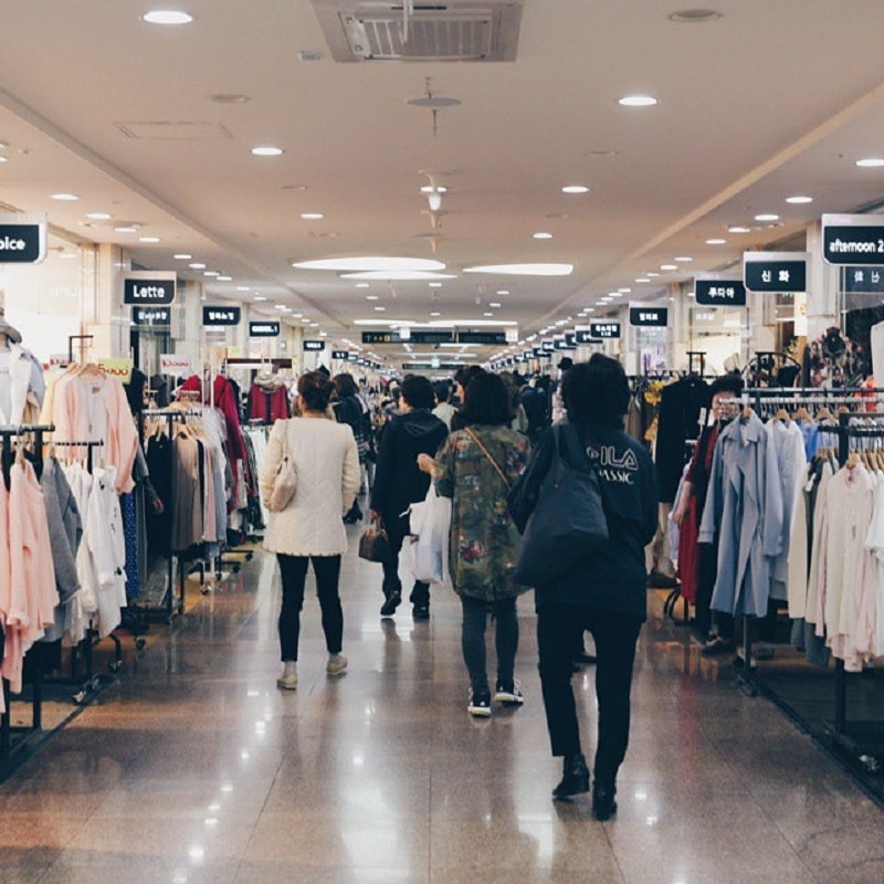 Detail Foto Orang Belanja Di Mall Nomer 45