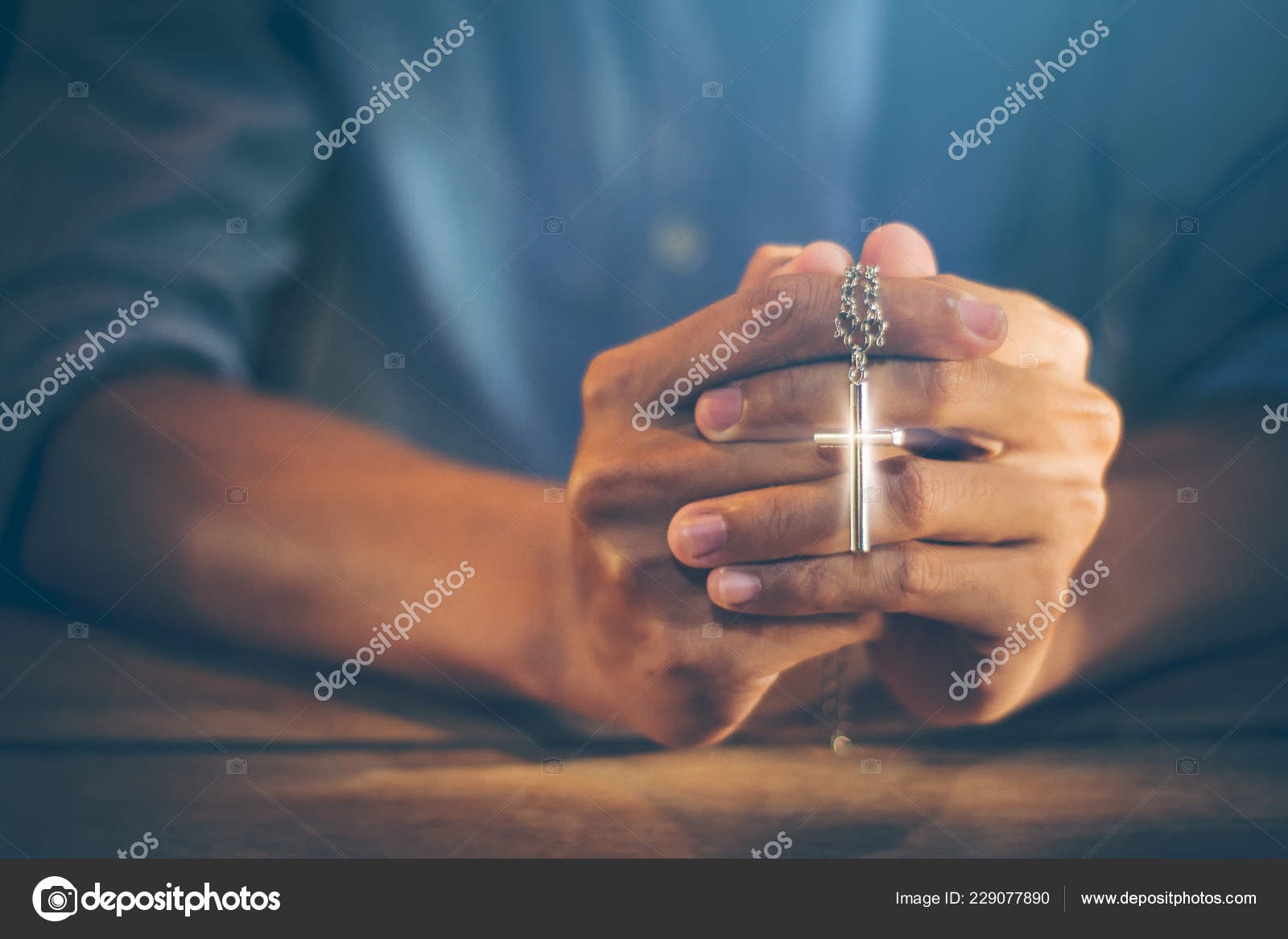 Detail Foto Orang Berdoa Kristen Nomer 37
