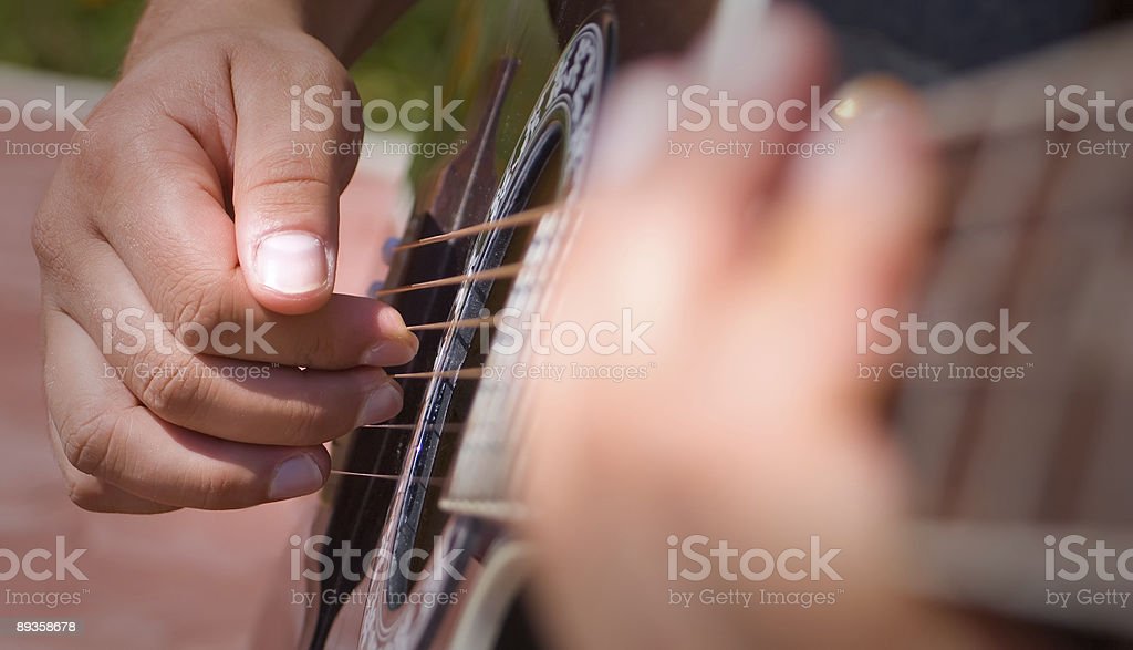 Detail Foto Orang Bermain Gitar Nomer 47