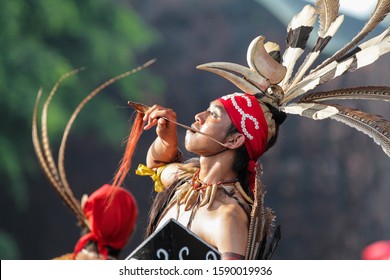 Detail Foto Orang Dayak Nomer 4