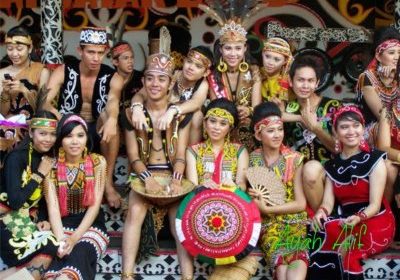 Detail Foto Orang Dayak Nomer 32