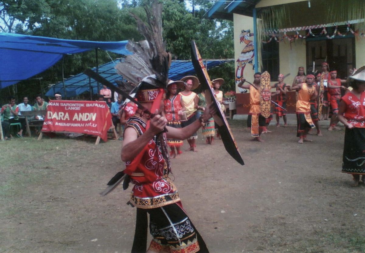 Detail Foto Orang Dayak Nomer 55